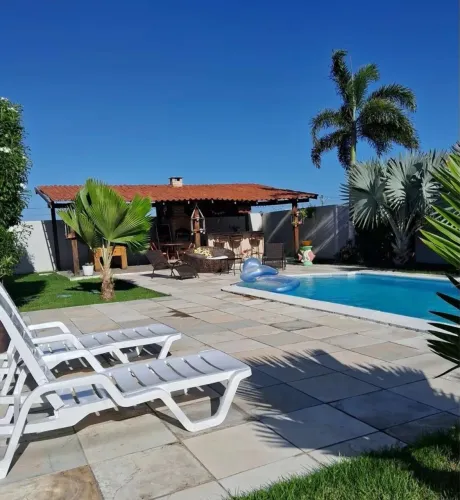 LINDA CASA COM PISCINA PRIVATIVA EM AQUIRAZ - CE