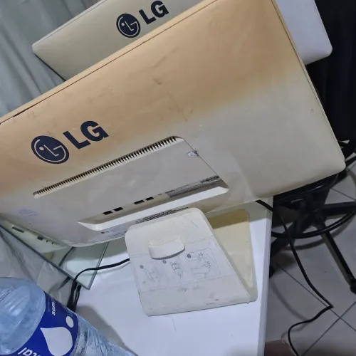 2 carcaças de ALL in one lG sem placas sem fonte