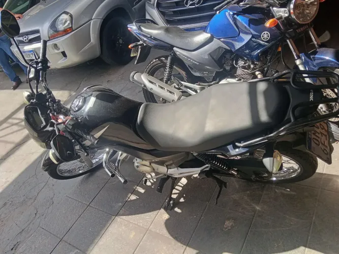 CG Titan preta e fazer 250
