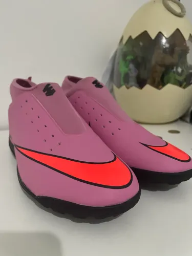 Chuteira Nike society