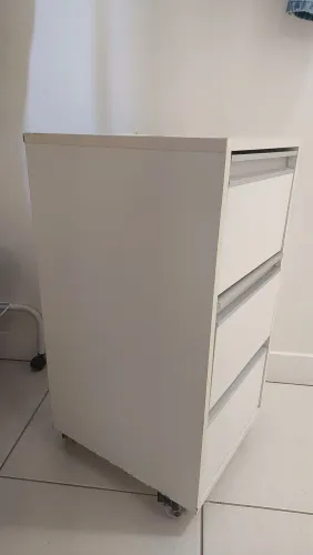 Vendo gaveteiro em MDF com rodas