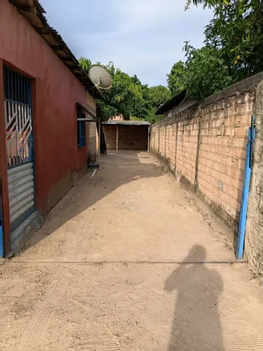 Aluga-se está casa