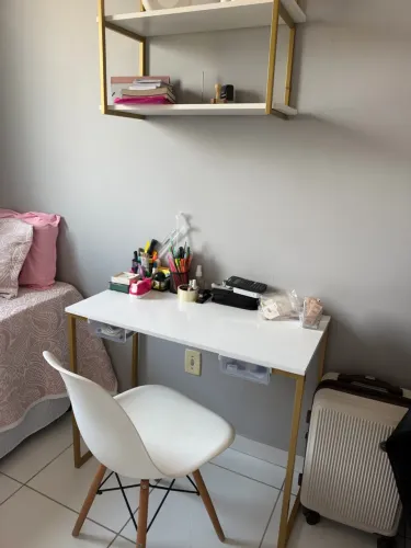 Mesa + cadeira + suporte