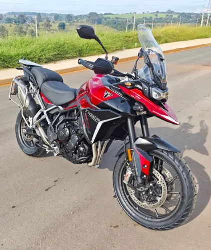 Vendo Triumph Tiger 900 Gt Pro 2024/24 com apenas 3.300km rodados, sem detalhes. 