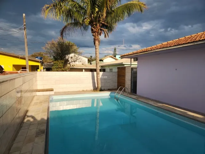 Casa térrea com piscina no Campeche