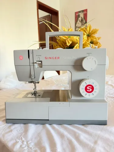 Máquina de costura singer facilita Pro - seminova
