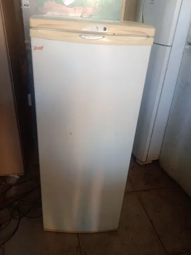Geladeira Electrolux 260L funcionando