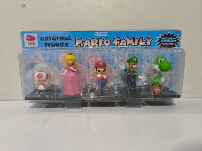 Mario Family Set box (Club Nintendo 2004)