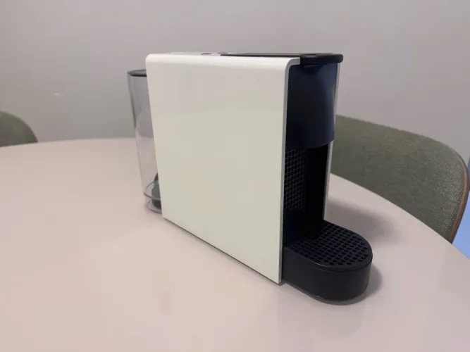Cafeteira Nespresso Essenza Mini Branca Branco 127v
