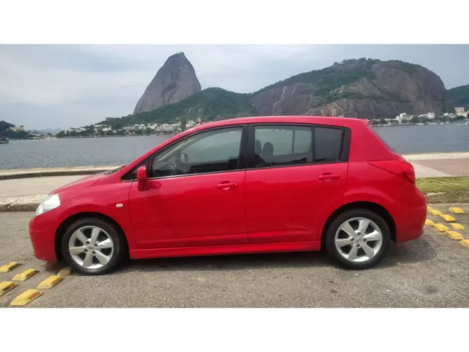 Nissan Tiida SL 1.8/1.8 Flex 16V Aut. 2012