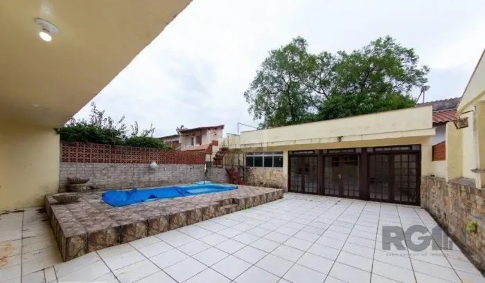 Casa para Venda - 450m², 4 dormitórios, sendo 3 suites, 5 vagas - Nonoai