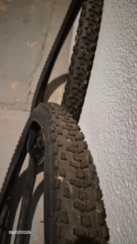 Par de pneus + Câmara aro 26 sem uso para bicicleta