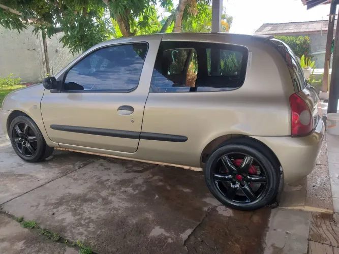 Renault Clio Hi-flex 1.0 16V 3P 2011