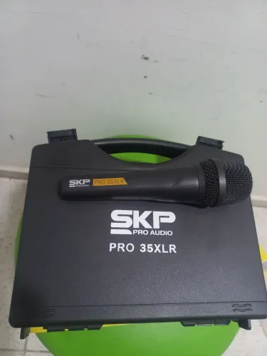Microfone com fio SKP profissional
