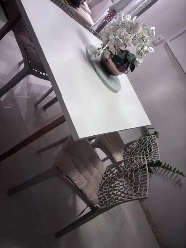 Conjunto de mesa e cadeiras