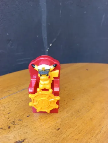 CAPITÃO PIKACHU POKÉMON MCDONALD'S 2024