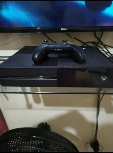Xbox one fat com defeito ao ligar, leia descrição 