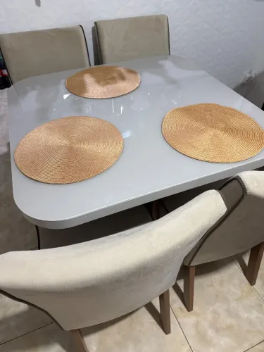 Mesa de jantar quadrada