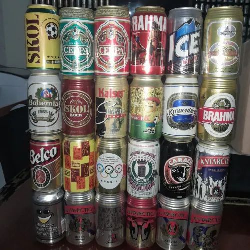 Colecao de 24 latas de cervejas brasileiras antigas
