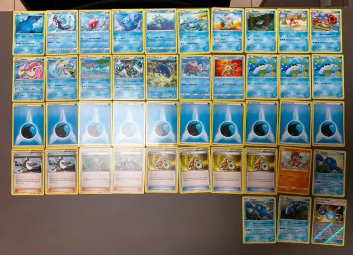 lote numero 6 cartas pokemon usadas no estado que esta sem garantia era de criança