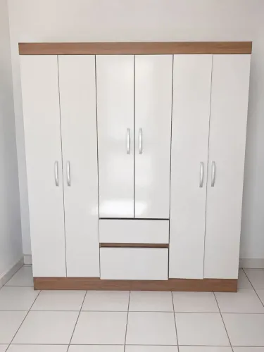 Guarda roupa semi novo