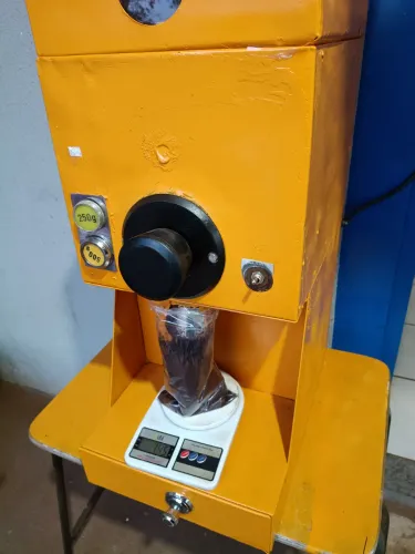 Vendo está máquina de moer café, entrego