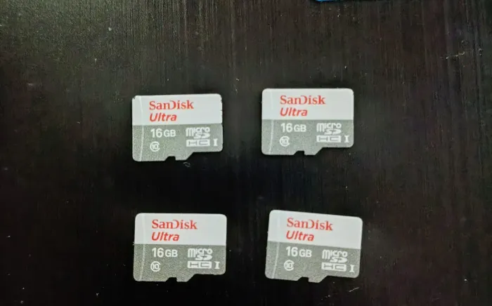 4 Cartões de Memória de 16 Gb SanDisk Ultra classe 10
