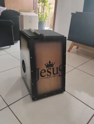 Cajon Elétrico + Cabo P10 + 2 Vassourinhas 