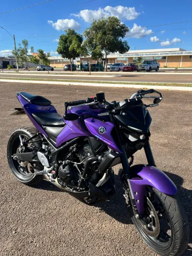 Yamaha MT-03 2025 Roxa Exclusiva + vários acessórios acompanhando