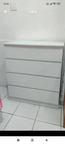 vendo cômoda nova (de mostruário), com pequenas marcas de desgaste. 