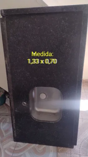 Vende-se Uma Pia de Mármore já com a Cuba + Balcão. Informações: Whats. *