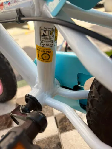 Bicicleta infantil B'twin Frozen aro 14 - R$280,00