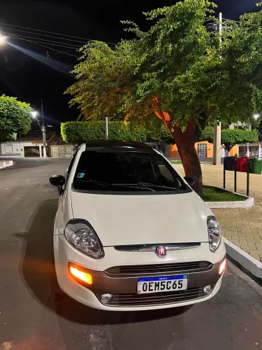 Fiat Punto Essence 1.6 Flex 16V 5P 2014