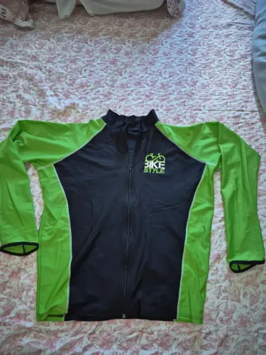 Vende 2 conjunto de roupas ciclista