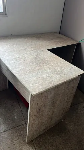 Mesa de Escritório em L Grande - Amadeirada - R$ 450