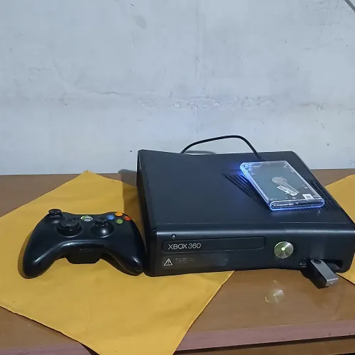 Xbox 360 Slim Aurora + HD com Jogos + Controle Original