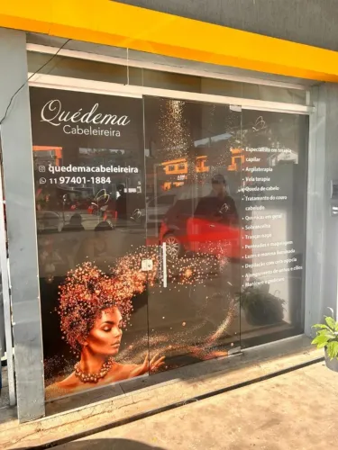 Adesivo perfurado