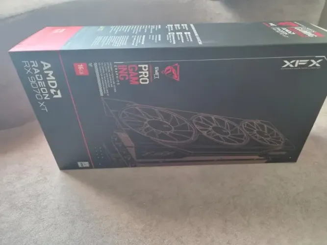 Placa de Vídeo XFX Swift RX 9070 XT TRIPLE FAN GAMING EDITION WITH AMD Radeon, 16GB, GDDR6