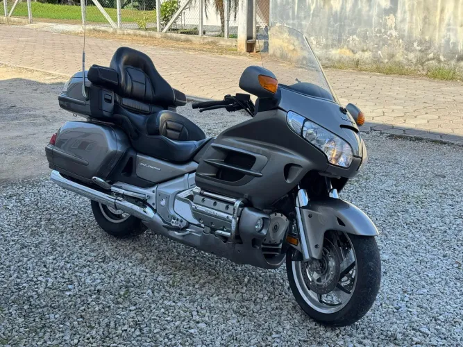 vendo Gold wing 1800/2006. Valor 65.000,006