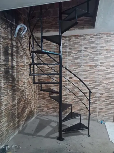 Escadas em ferro pronta entrega caracol e reta
