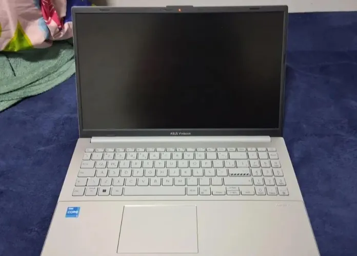 NOTEBOOK ASUS **EXCELENTE ESTADO**