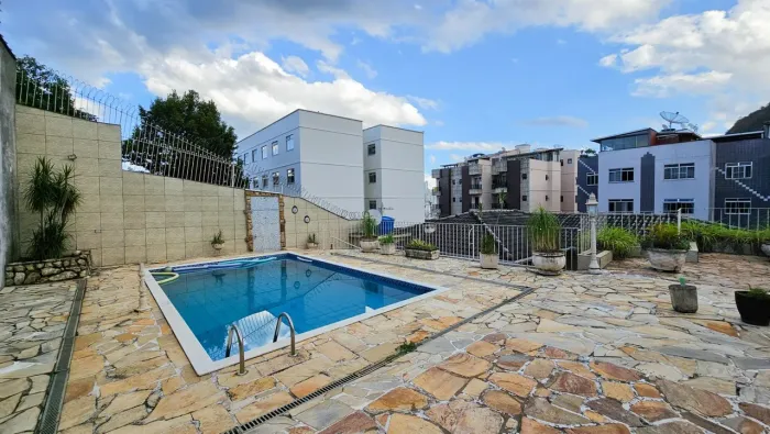Casa com piscina sem condomínio à venda - Jardim Glória - Juiz de Fora/MG