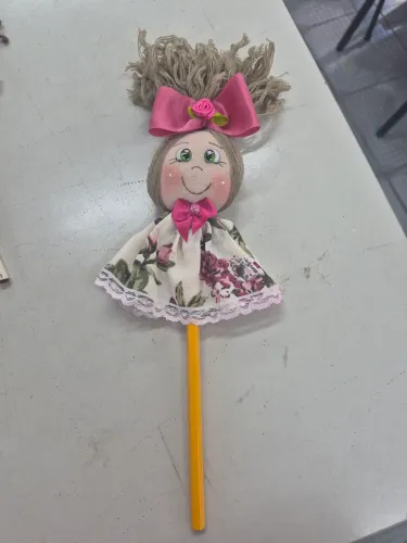 Ponteira para lápis ou caneta de Mini boneca de pano