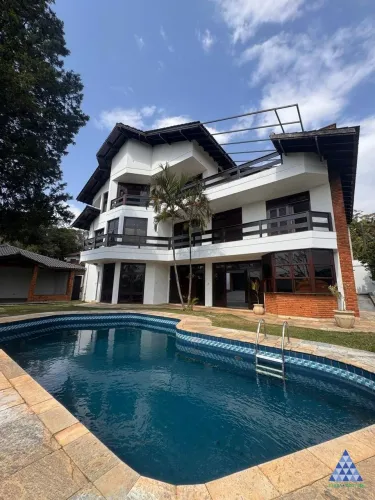 Casa na Serra da Cantareira para Locação ou Venda, com 5 Quartos, 6 vagas e Piscina.