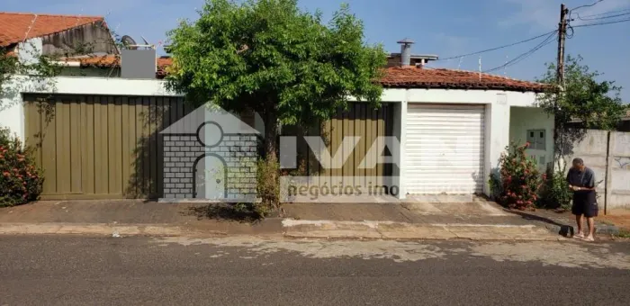 Casa à venda no Bairro Santa Mônica