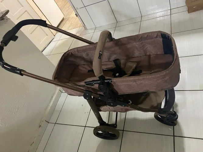 Carrinho da marca Galzerano, em ótimo estado. Modelo com moises, perfeito pra passeio