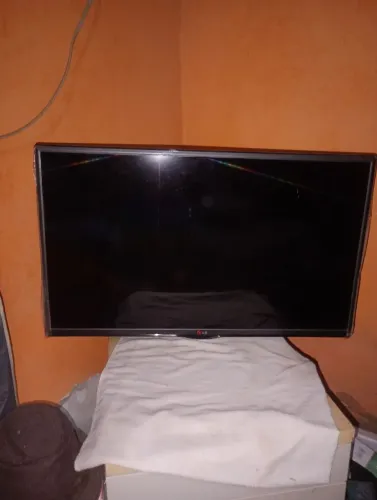 TV LG 32 com defeito pra retirar peças