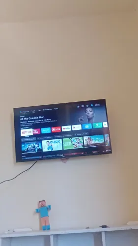 VENDO TV EM OTIMO ESTADO SEMI NOVA FUNCIONANDO PERFEITAMENTE MARCA TCL smart 32POLEGADA