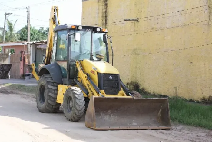 Vendo duas Retroescavadeiras New Holand B95B 4X4