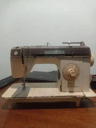 Máquina de Costura Singer 270 Bobina Mágica